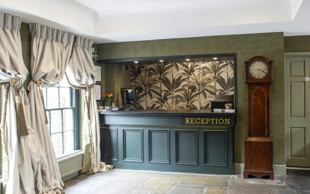 Bush Hotel Farnham