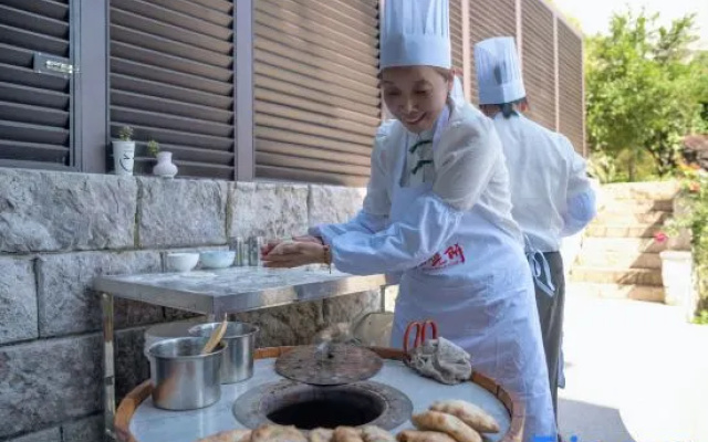 DI HU YUE SHE light luxury hotel
