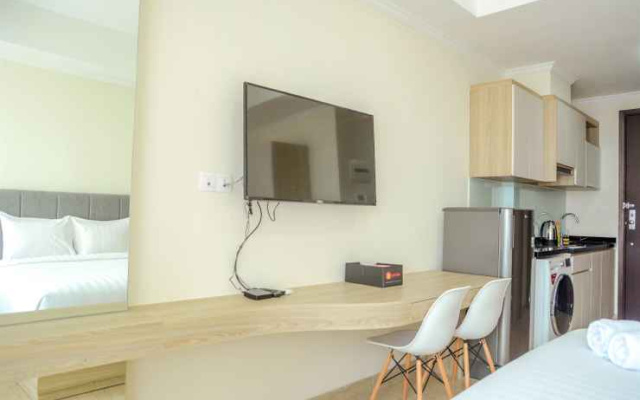 Elegant and Tidy Studio Apartment @ Menteng Park By Travelio