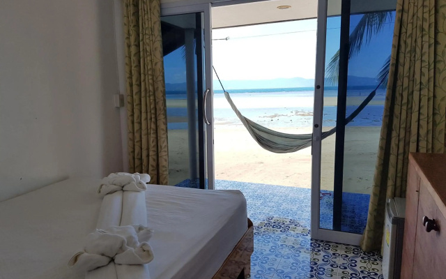 Macs Bay Resort