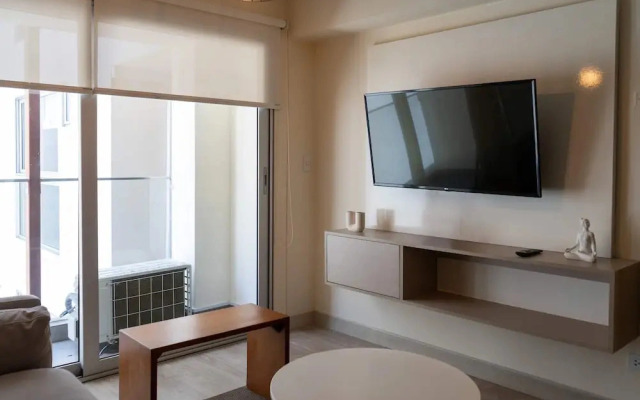 w Comfortable 2BR w Balcony in Miraflores