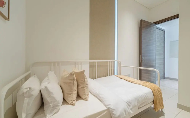 Marco Polo - Stunning 2BR with Burj View, Spacious Gym & Pool