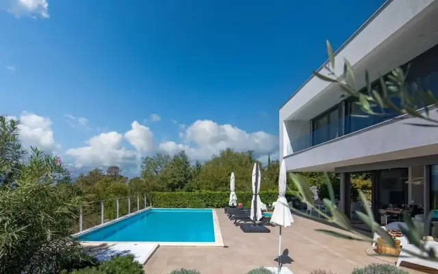 Villa Luxor With Heated Pool