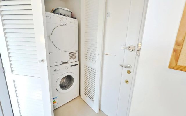 Skol 302 Super One-bedroom Duplex with Sea Views