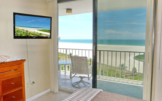 Stylish Beachfront Condo With Pool and Ocean Views