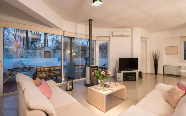 Villa Joy Mare - Private Pool Parking in Chania