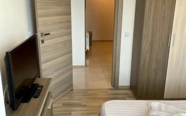 Infinity Summerland Apartment