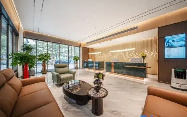 Mayfair Light Luxury Hotel (Fangchenggang Executive Center High-speed Rail Station Branch)