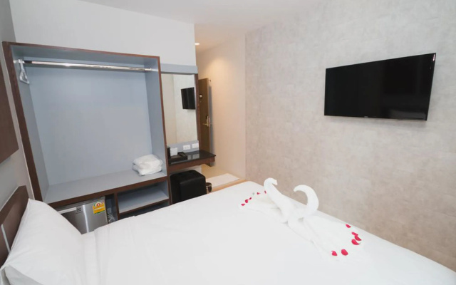 The y smart hotel