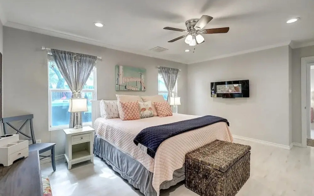 Flamingo Flats 3 Bedroom Home by RedAwning