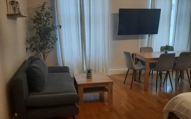 Bright 2BR Apartment Near Main Sights