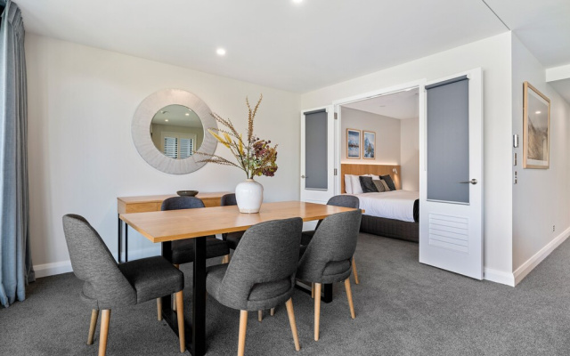 Lovely 2 Bedroom Apartment With Indoor Fireplace