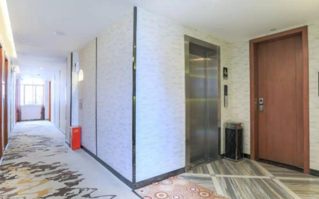 A hotel qujing brahman