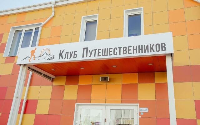 Гостиница Club puteshestvennikov вид на фасад