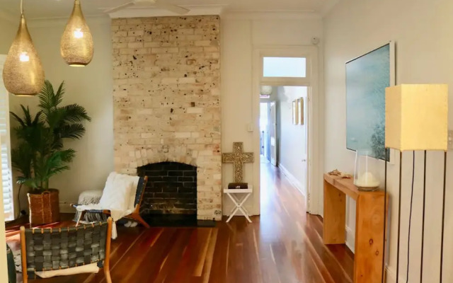 3 Bedroom Home Near Manly Beach