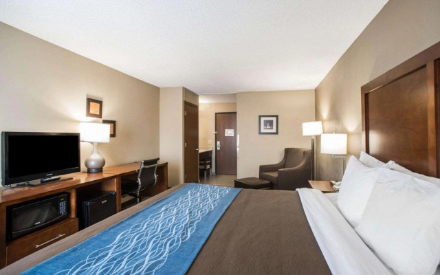 Comfort Inn & Suites Hazelwood - St. Louis