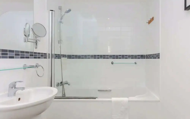 Bright & Airy 1 Bedroom Apartment in Trendy Peckham