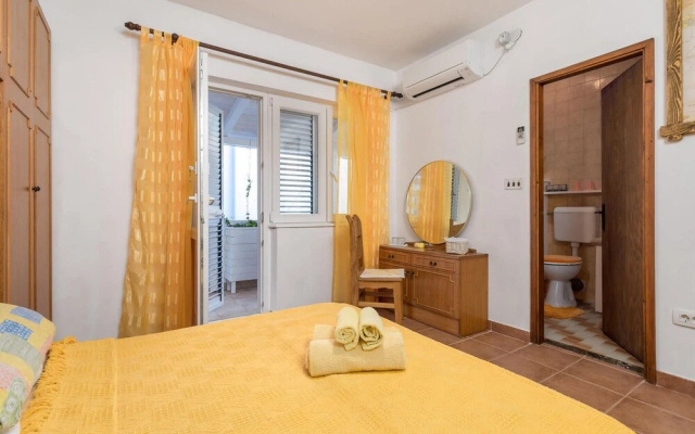 Awesome Apartment in Supetarska Draga With Wifi and 2 Bedrooms