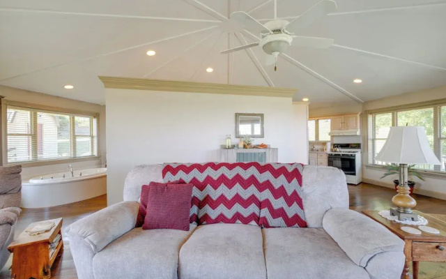 Millersburg Getaway w/ Amish Country Views!