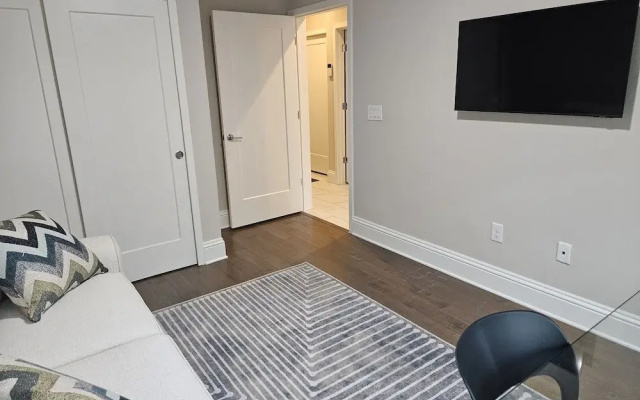 Cityscape Retreat 2 Bedroom Townhouse by RedAwning