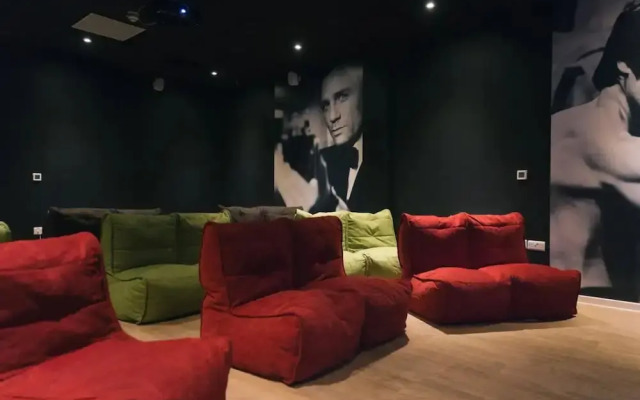 Student Only Picturehouse Apartments