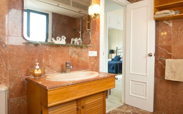 Beachfront Penthouse, Sea/mountain Views, 3 Balconies, Puerto Banus, Marbella