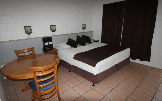 The Colonial Rose Motel