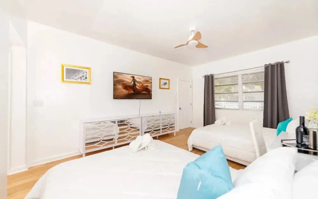 Sunny 2BR Miami Beach Apartment, Perfect Location!