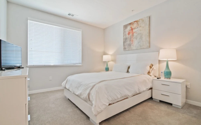 Global Luxury Suites in Menlo Park