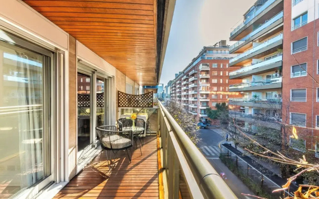 2BR Family Apt Puente de la Mujer View