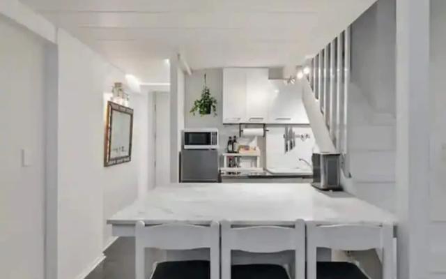 Stylish Loft Apt in CBD w/ King Bed I Zodiak Stays