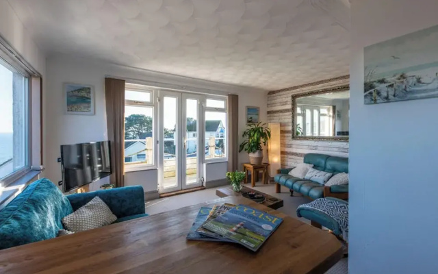 1 Bed Flat - Sleeps 2 - Pets - Balcony - Parking