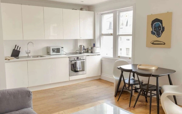 The Notting Hill Crib - Beckoning 2BDR Flat