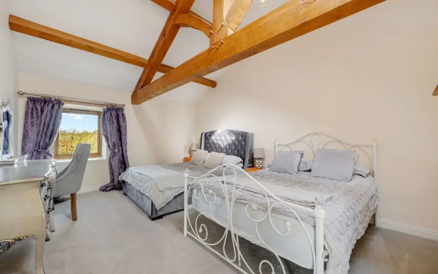 5-bed Retreat, Sleeps 12 in Harrogate With Hot Tub
