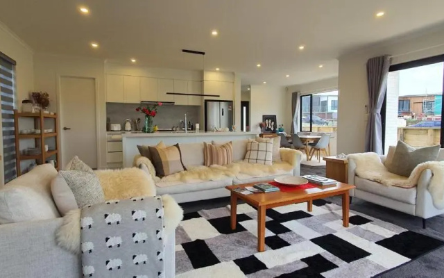Wonderful River View-Brand New Home - 4 Bedrooms