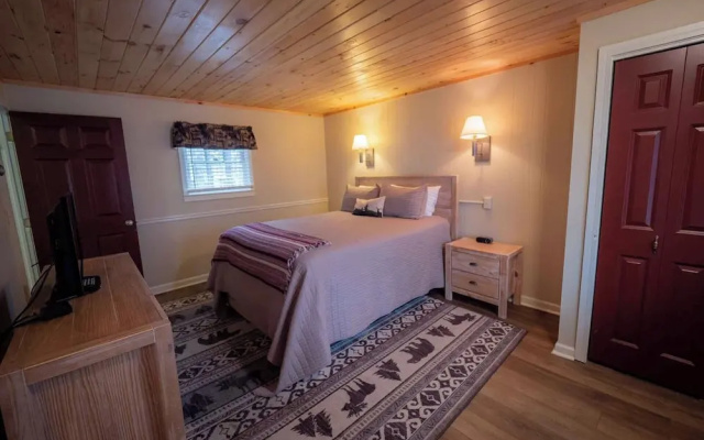 The Snowshoe Lodge