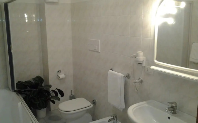 Kiris Hotel
