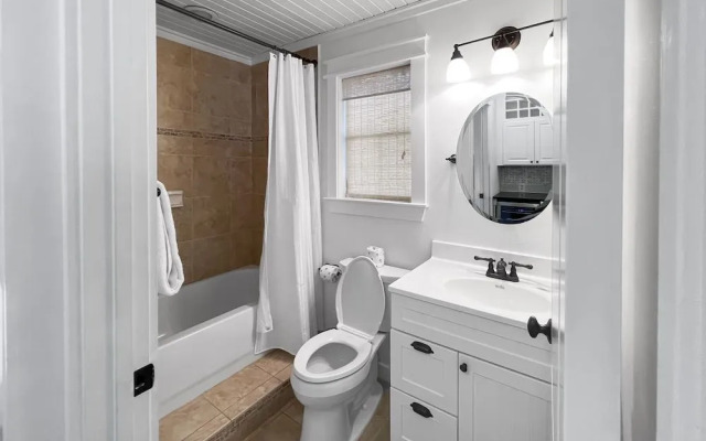 Sandy Toes 2 Bedroom Home by RedAwning