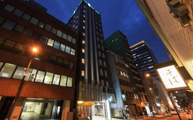 Отель UNIZO INN Tokyo Kandaeki-West вид на фасад