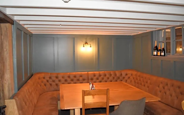 Three Horseshoes Country Inn