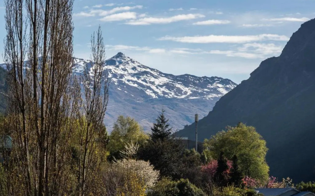 Central Mountain View Paradise