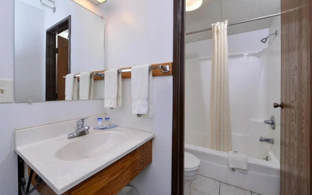 Americas Best Value Inn - Walcott / Davenport