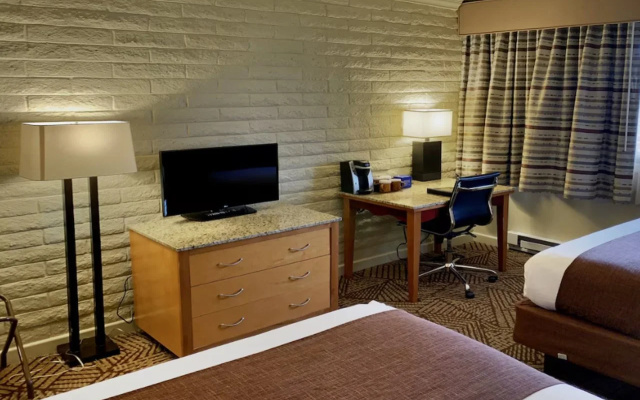 Thunderbird Lodge - Inside the Park