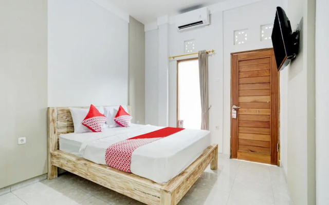 OYO Flagship 90756 Melasti Hills Room & Cafe