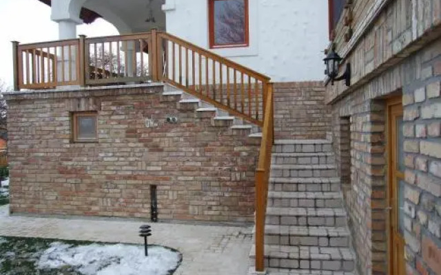 Nádfedeles Apartmanház