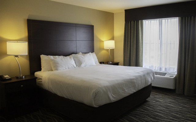 Cobblestone Hotel & Suites - Two Rivers
