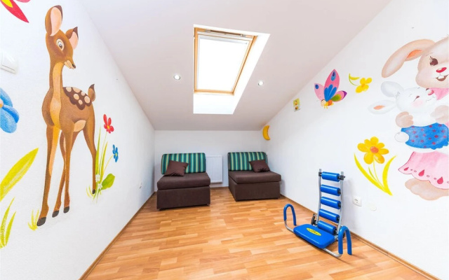 Beautiful Apartment in Trogir With 3 Bedrooms and Wifi