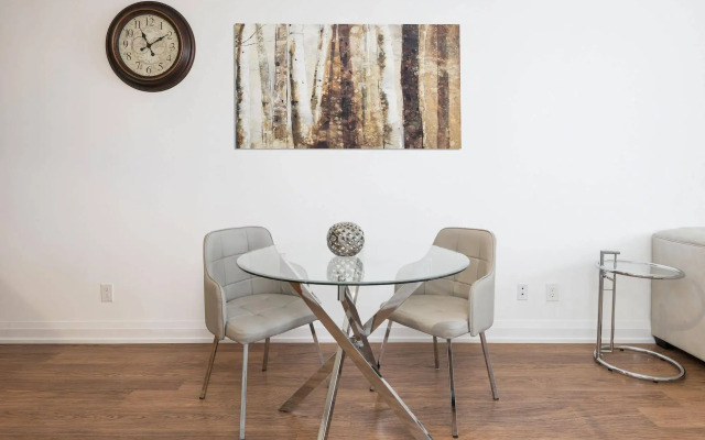 Diamond Vacation Homes - Yonge Sheppard