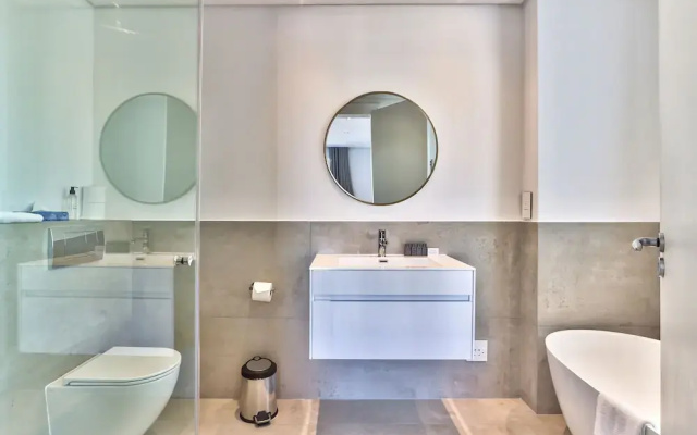 Luxury Three Bedroom Apartment - Fully Furnished and Equipped