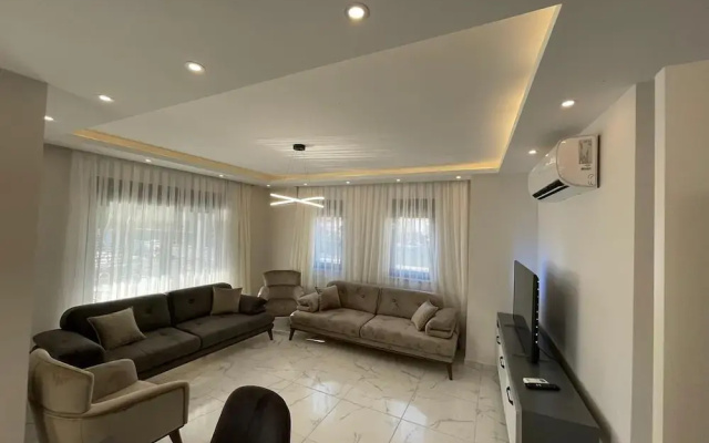 Inviting 4-bed Villa Lina With lux Pool